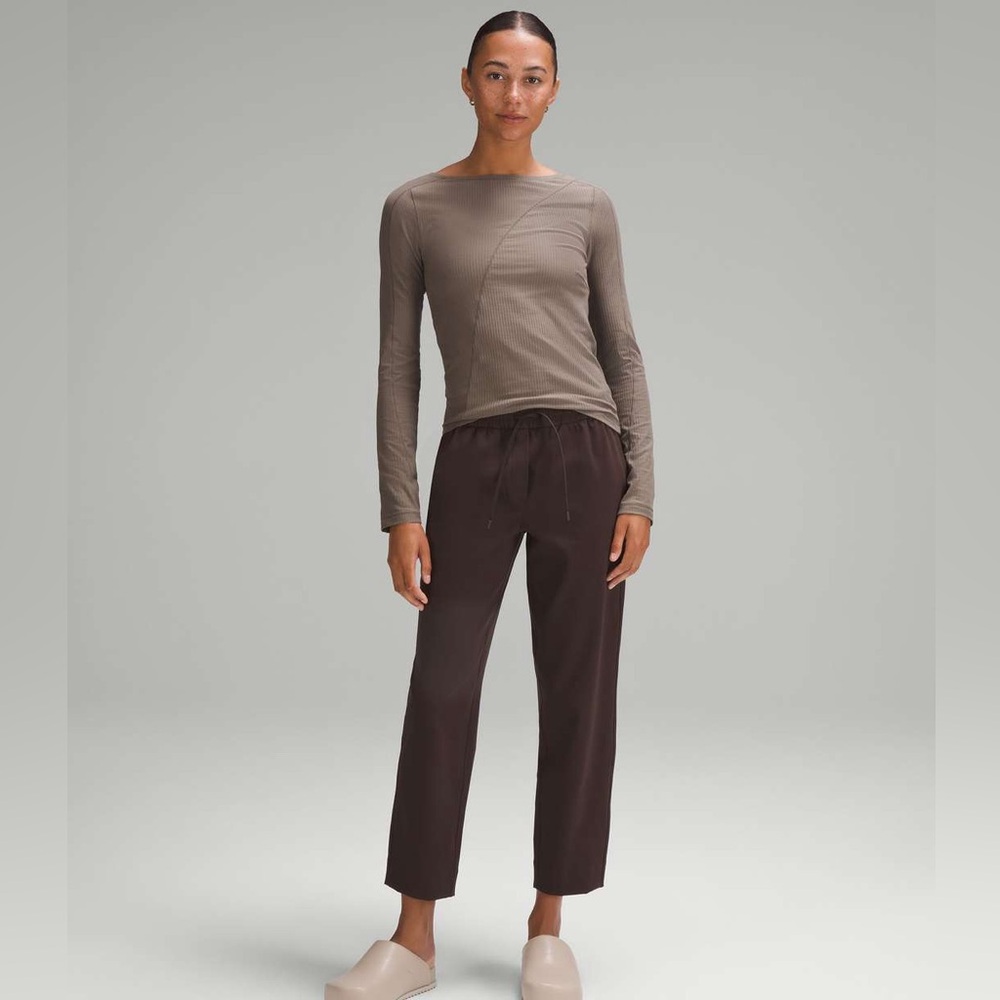 Women’s Lululemon Luxtreme Tapered-Leg Mid-Rise Pant 7/8 Length Size Medium